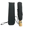 8-Rib Wood-Effect Handle Folding Umbrella view 4
